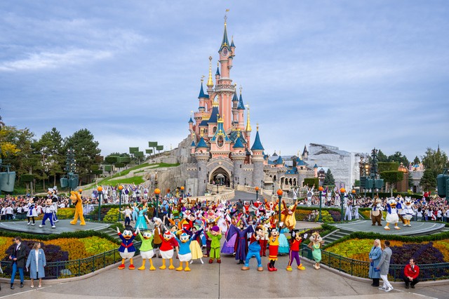 Paris & Disneyland Serüveni Turu Türk Hava Yolları ile 3 Gece CDG-CDG